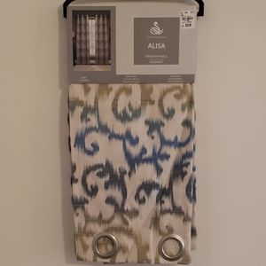 NWT Spencer Home Decor Window Panels (2)